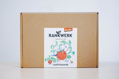 Bio Saatgut-Box „Gartenjahr“ mit Saatgut, Dünger, Kokosquelltabletten, Anleitungsbuch